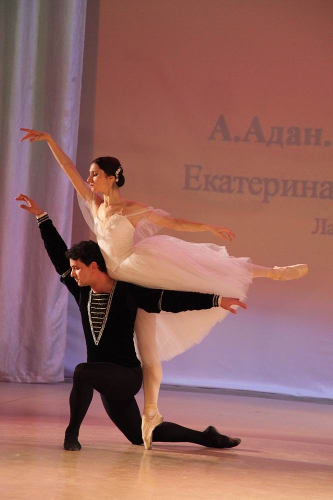 Факультет народного художественного творчества ЧГПУ показал яркий отчётный концерт