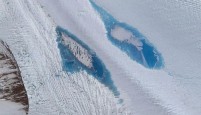 Тысячи голубых озер образовались в Антарктиде