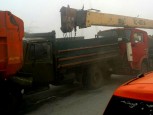 Туман в Магнитогорске стал причиной столкновения автомобильного крана и самосвалов