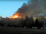 В Копейске загорелось заброшенное здание училища