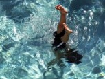 Упавшую в бассейн 4-летнюю девочку спасли