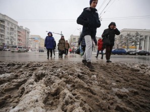 Челябинский урбанист рассказал, откуда берётся грязноснежная мяша под ногами челябинцев