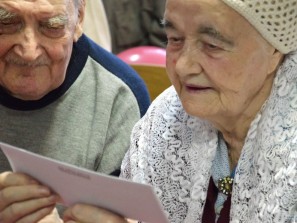 Почта России бесплатно доставит одиноким пожилым людям подарки к Новому году