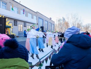 Праздник Масленицы в Калининском районе Челябинска собрал около тысячи человек