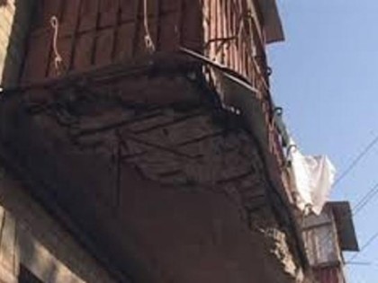 Балкон разрушается в Катав-Ивановске