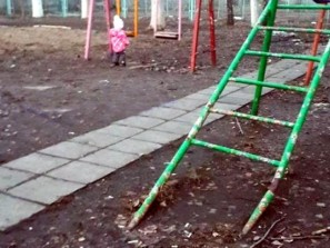 Опасную детскую площадку нашли в Челябинске