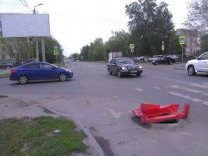 Ямы, открытые колодцы на дорогах Челябинска