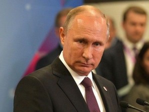 Путин потребовал навести порядок в обеспечении россиян лекарствами