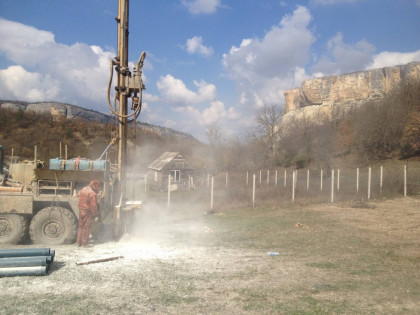 «Из лужи воду никто не черпает»: в Крыму открыли артезианскую скважину