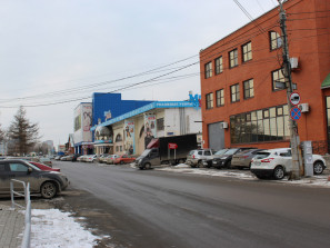 Тату-салон, органный зал и рынок: о какой улице Челябинска идет речь?