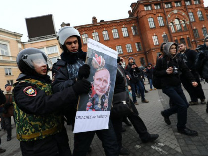Против поправок Путина в Конституцию протестуют в Москве и Петербурге