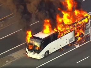 Рейсовый автобус сгорел на автомагистрали