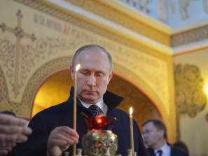 Путин предложил вписать Бога в Конституцию России