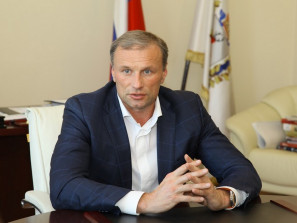 Он голосовал за повышение пенсионного возраста. Депутат Дмитрий Сватковский
