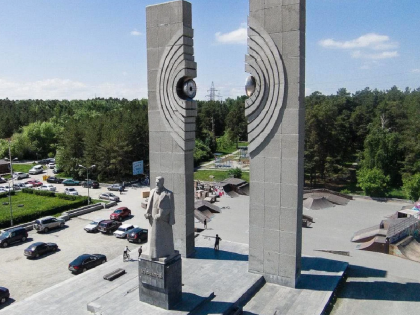 В Челябинске облагородят тропу от памятника Курчатову до улицы Худякова. Цена вопроса – 9 миллионов рублей