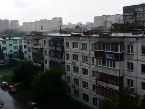 Сильный дождь с градом прошел в Челябинске