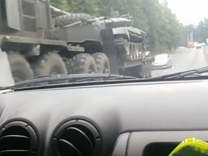 Танк и автозаки привезли в центр Минска