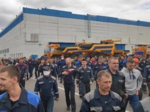 Сотрудники БелАЗа вышли на забастовку
