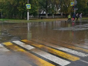 После сильных дождей подтопило Еманжелинск, ходить и ездить по городу невозможно