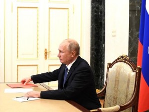Отставки Путина не будет, он здоров: пресс-секретарь президента