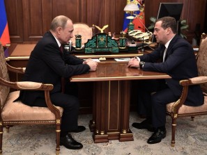 Путин и Медведев смогут претендовать на два президентских срока каждый
