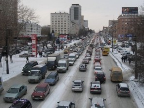 Пешком быстрее: в условиях дорожных пробок скорость движения в Челябинске упала до 3 километров в час