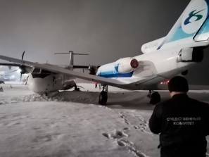 Два самолета столкнулись в аэропорту Сургута на стоянке