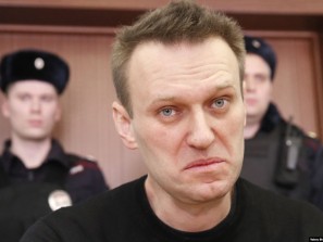 У Навального высокая температура. Власти молчат