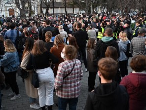 Челябинский митинг протеста перерос в шествие