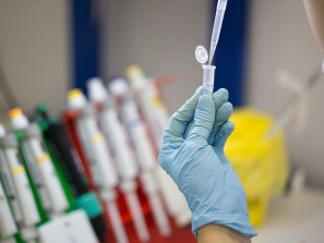 Глава Минздрава предложил делать прививку от ковида до выписки из стационара