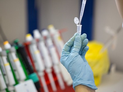Прививки нужно заканчивать делать примерно за месяц до вспышки, считает эпидемиолог Гундаров