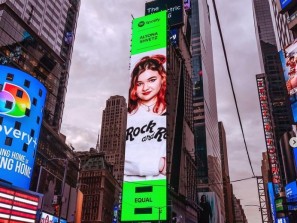 Челябинская певица попала на биллборд в Нью-Йорке