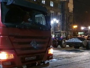 216 единиц спецтехники убирают снег на улицах Челябинска