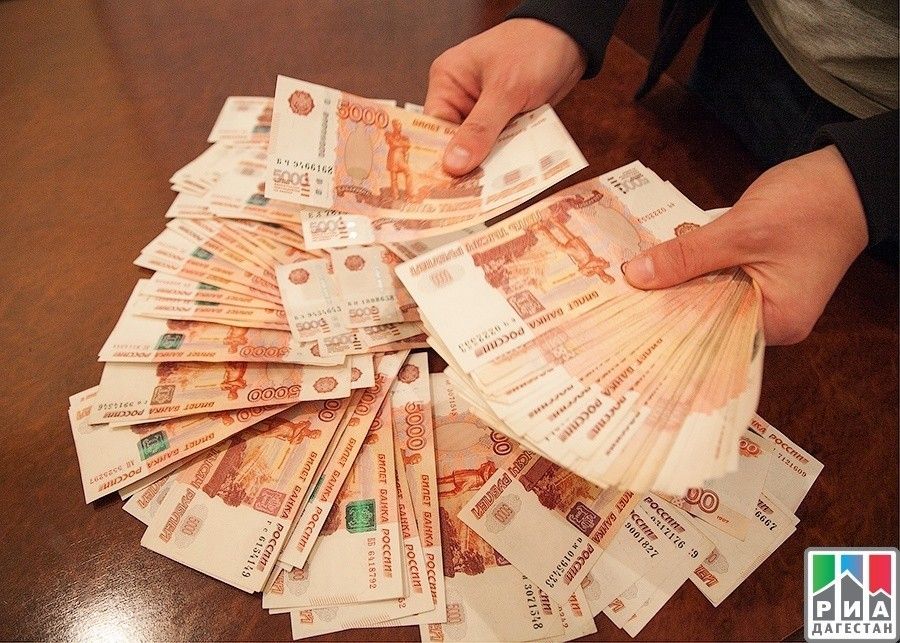 Пять миллионов рублей взятки дала мошеннику директор фирмы