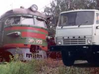 КАМАЗ врезался в поезд на станции Челябинска