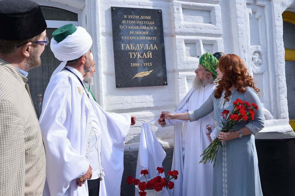 Конгресс татар открыл в Троицке мемориальную доску Габдулле Тукаю