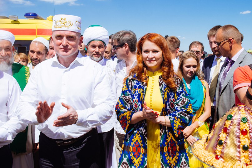 Сабантуй 2016: рекордный чак-чак от Конгресса татар и новые «звезды»