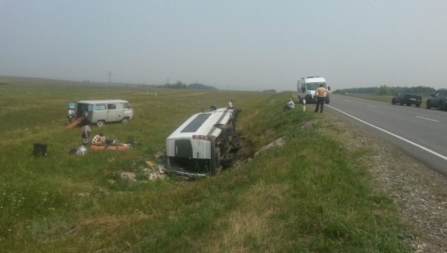 Трое пострадали в ДТП с микроавтобусом на Урале