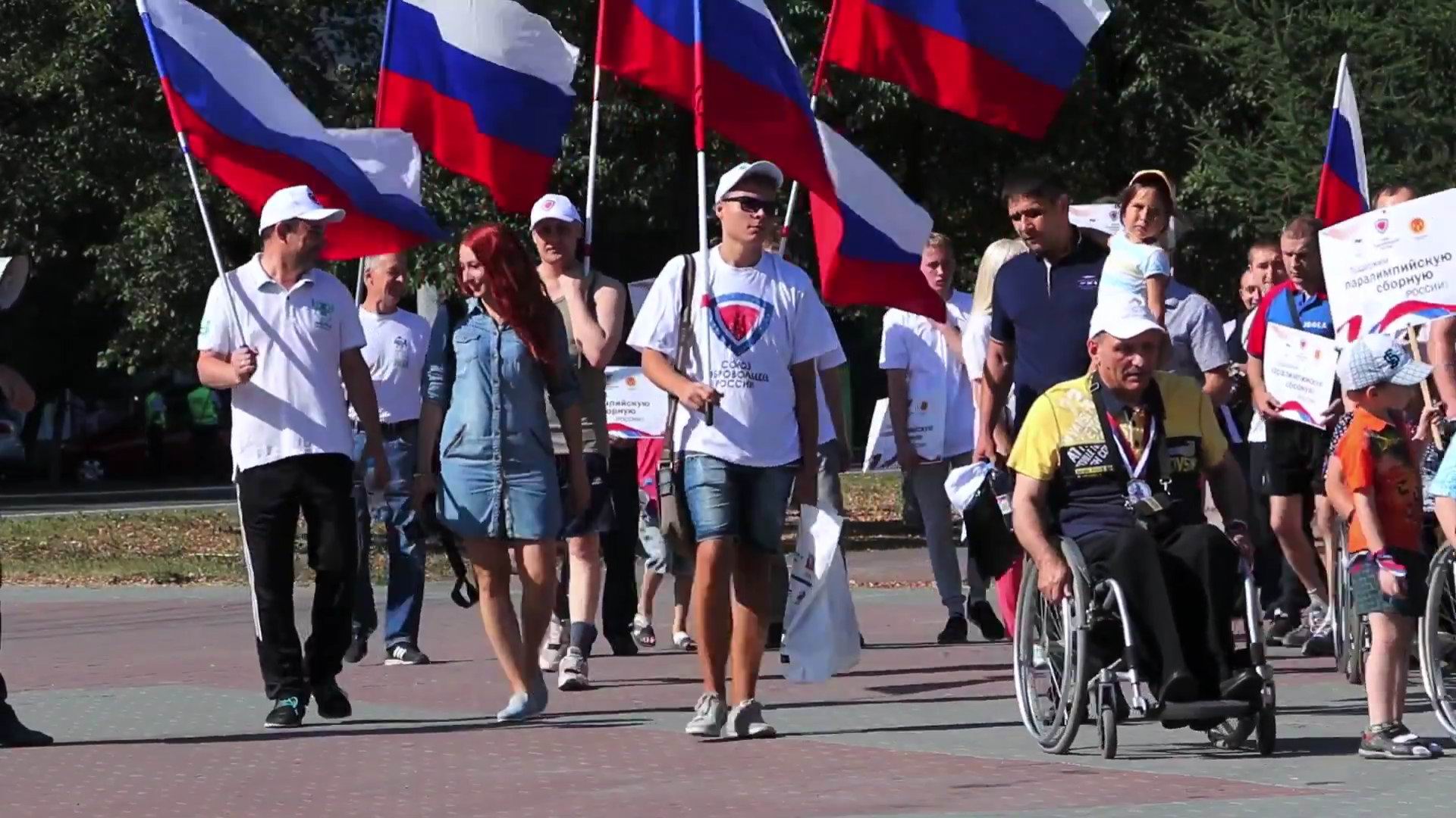 Школа Лидера приняла участие в митинг-шествии в честь Дня Государственного флага России
