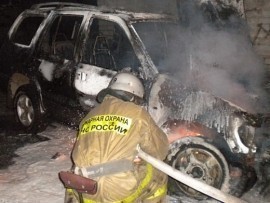 Машина сгорела на улице Лазурной