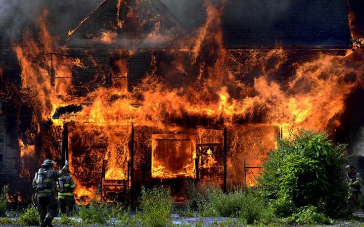 Бомжи сожгли дом в Кыштыме