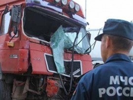 Грузовик попал в аварию на Свердловском проспекте