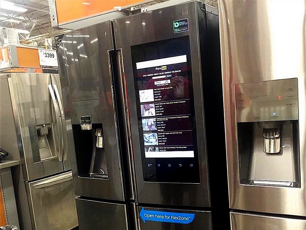 Холодильник связался с порносайтом