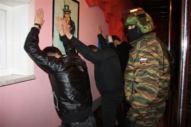 Шесть подозреваемых задержали в Кизильском районе