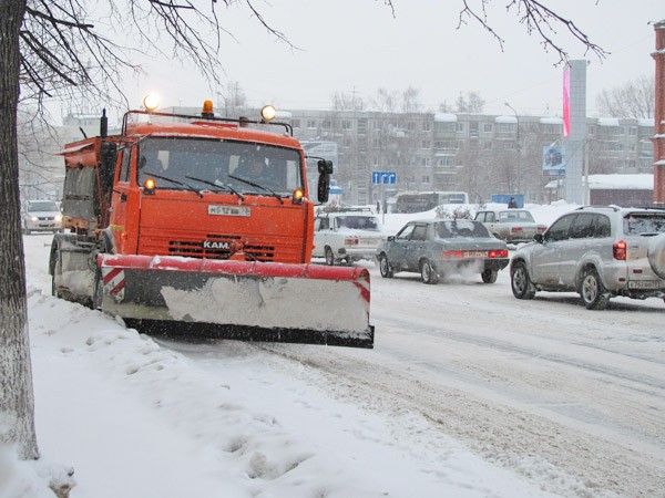 Чистить Челябинск от снега и льда будут две компании