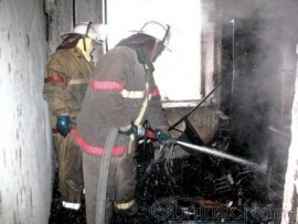 13 человек тушили огонь в одной квартире