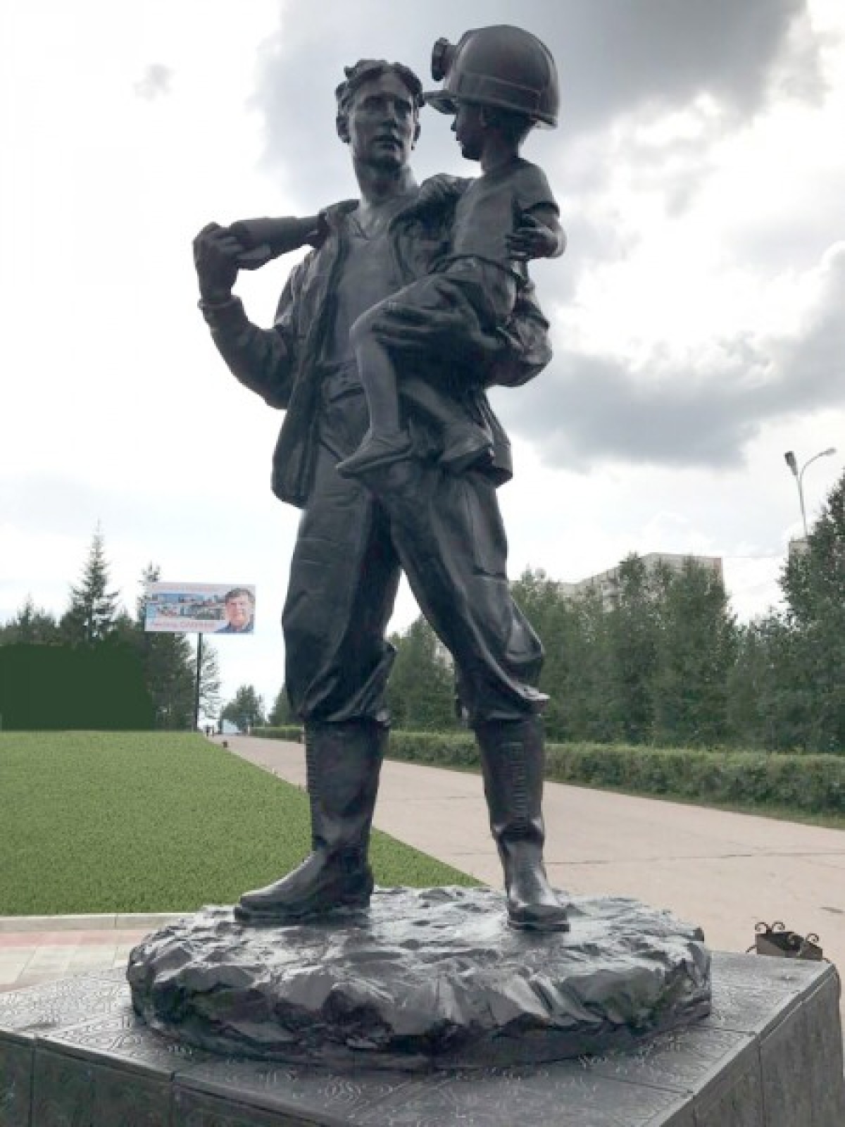 Каслинский завод отлил памятник шахтёрам Нерюнгри