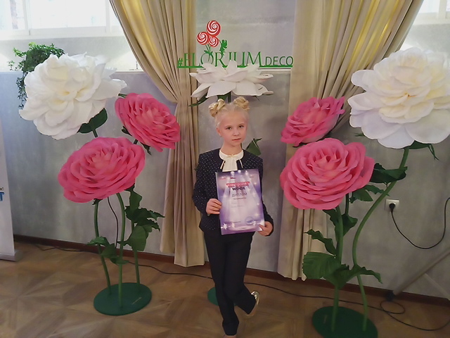 Вероника Белковская на неделе моды продемонстрировала школьную форму от дома моды BRITON