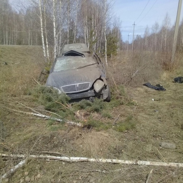 Водитель погиб после кувырка «Мерседеса» под Чебаркулём