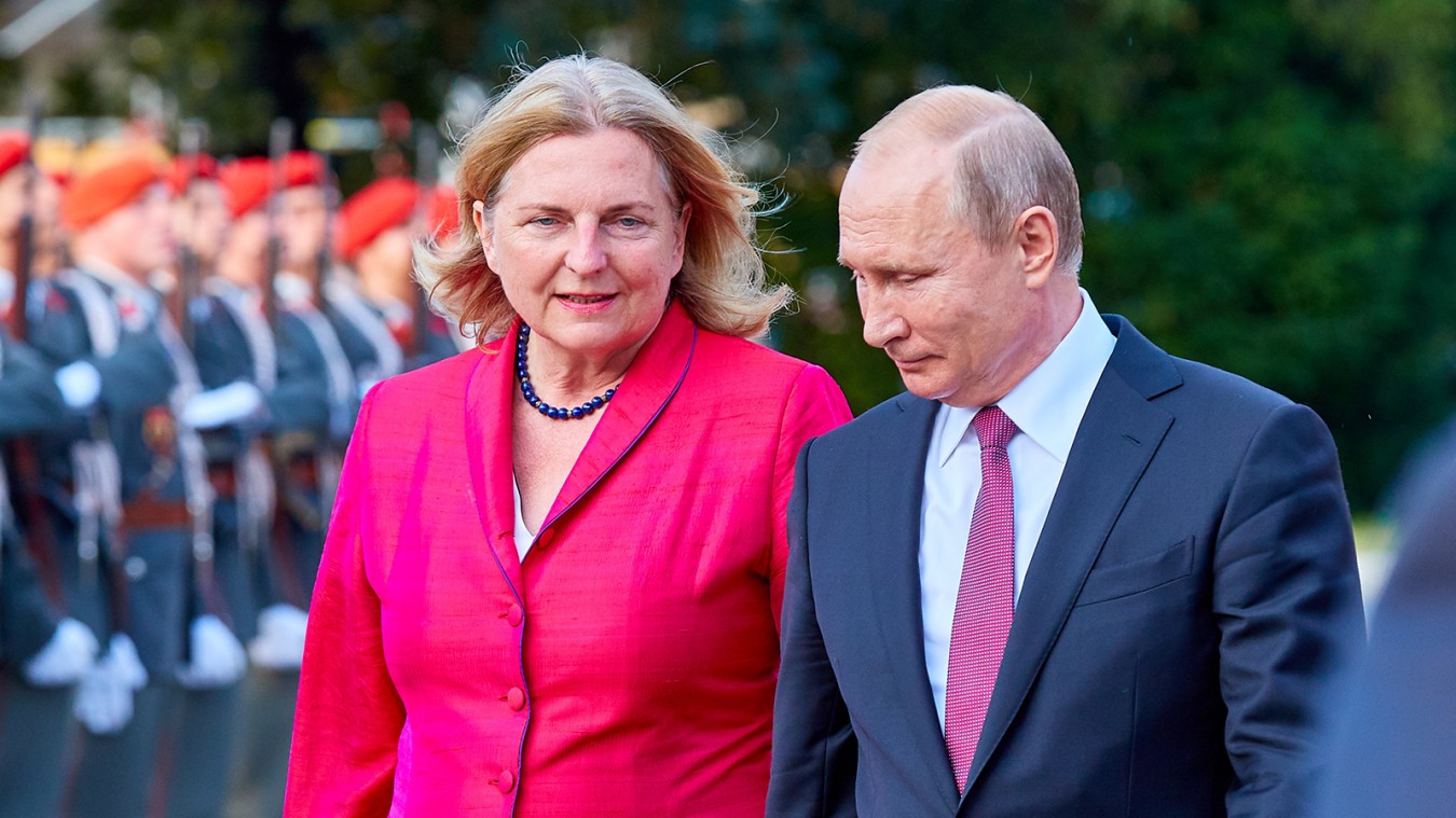 Глава МИД Австрии готова снова станцевать с Путиным